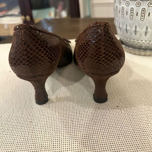 Stuart Weitzman Brown Pointed Toe Python Embossed‎ Leather Pumps size 6.5M NEW - Picture 9 of 10